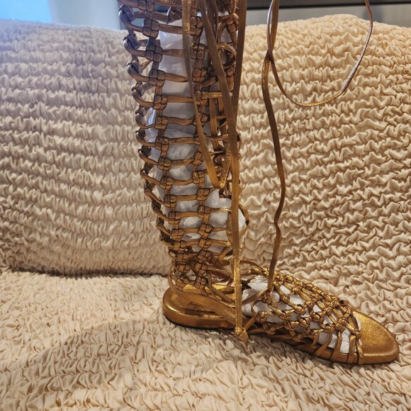 Alumnae Gold Gladiator Sandals, NWT, Size 39, Made in Italy - Picture 3 of 5